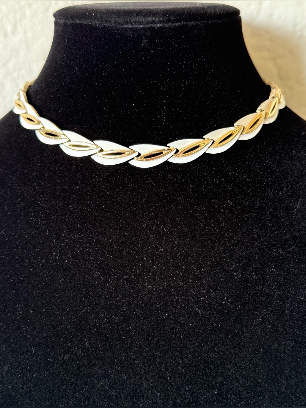 Vintage 60s Crown Trifari White Enamel Leaf Necklace Choker